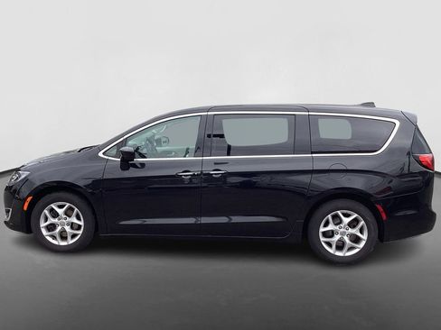 Used 2018 Chrysler Pacifica Touring Plus w/ Tire & Wheel Group image 8