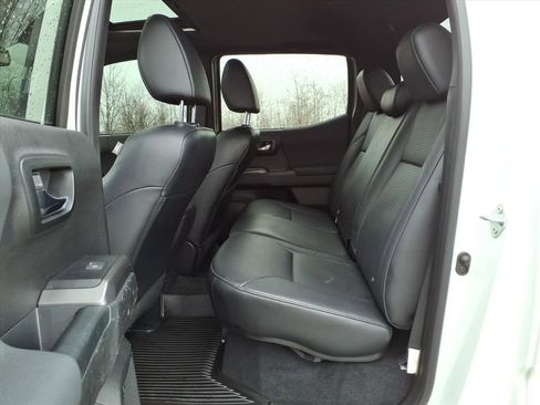 Used 2021 Toyota Tacoma TRD Off-Road w/ TRD Premium Off Road Package image 30