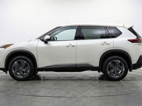 Used 2025 Nissan Rogue SV image 5