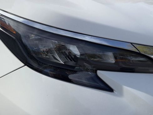 Used 2026 Toyota Sienna LE FWD image 2