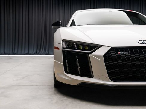 Used 2018 Audi R8 V10 w/ 20" Wheel Package RWD image 19
