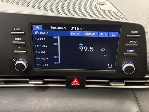 Used 2023 Hyundai Elantra SE FWD image 20
