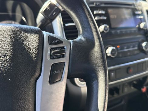 Used 2017 Nissan Titan SV image 12