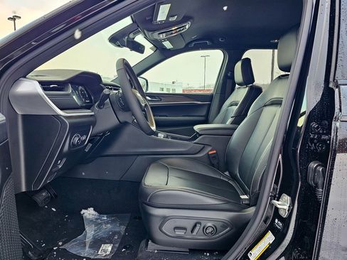 New 2025 Jeep Grand Cherokee Limited image 13