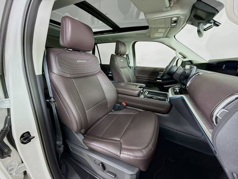 New 2025 Ford Expedition Platinum w/ Platinum Ultimate Package AWD/4WD image 32