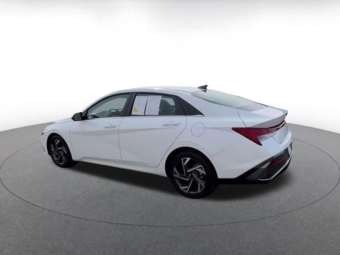 Used 2025 Hyundai Elantra SEL FWD image 10
