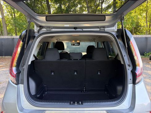 Used 2025 Kia Soul LX w/ LX Technology Package FWD image 29