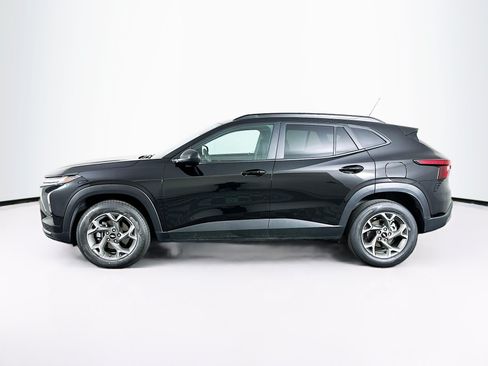 Used 2025 Chevrolet Trax LT FWD image 4