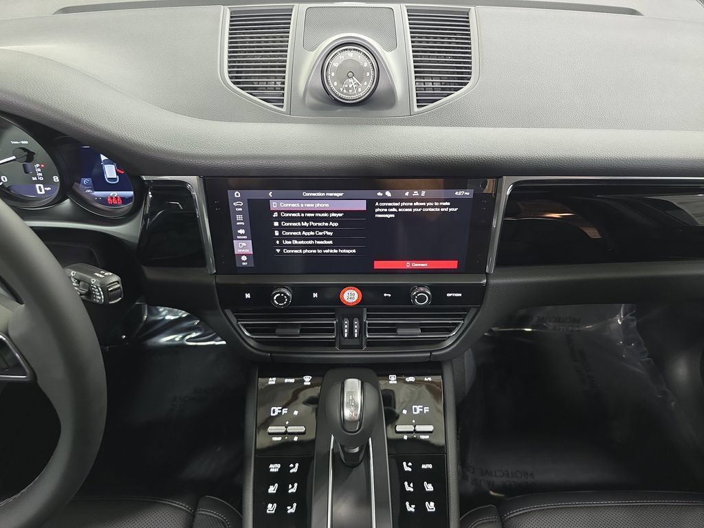Certified 2026 Porsche Macan AWD/4WD image 16