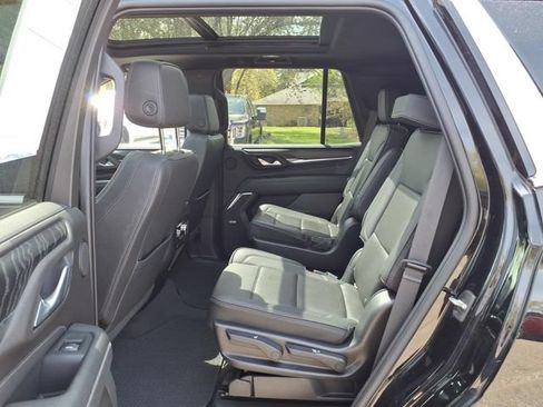 Used 2022 GMC Yukon Denali w/ Denali Premium Package AWD/4WD image 10