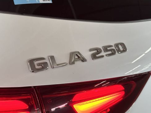Used 2025 Mercedes-Benz GLA 250 4MATIC image 11