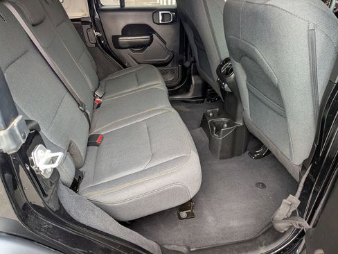 Used 2025 Jeep Wrangler Unlimited Sport AWD/4WD image 29