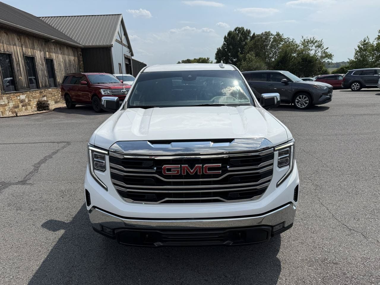 Used 2022 GMC Sierra 1500 SLT w/ SLT Premium Package AWD/4WD image 11