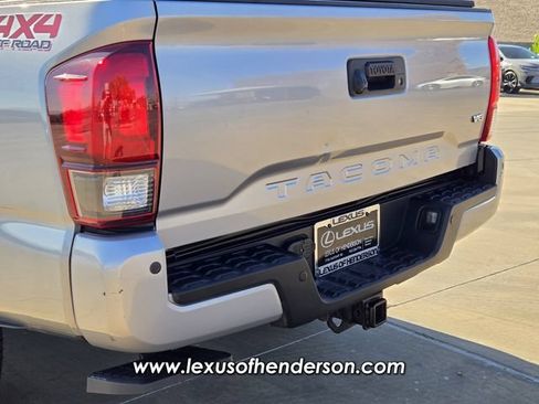 Used 2019 Toyota Tacoma TRD Off-Road AWD/4WD image 5