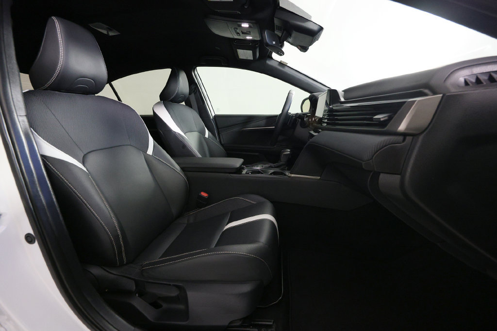 Used 2025 Toyota Camry SE w/ Convenience Package FWD image 10