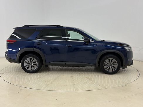 Used 2025 Nissan Pathfinder SV AWD/4WD image 8