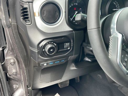 Used 2025 Jeep Wrangler Sahara image 10