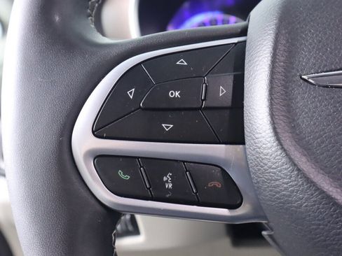 Used 2023 Chrysler Voyager LX FWD image 11