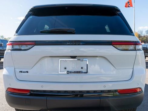 New 2025 Jeep Grand Cherokee Altitude image 6