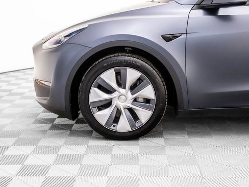 Used 2023 Tesla Model Y Long Range image 37