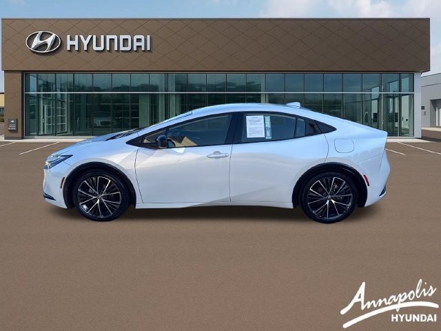 Used 2023 Toyota Prius XLE FWD image 2