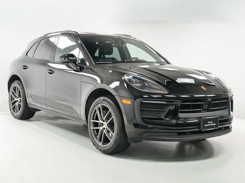 Certified 2026 Porsche Macan AWD/4WD image 8