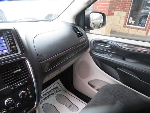 Used 2018 Dodge Grand Caravan SE w/ UConnect Hands-Free Group FWD image 26