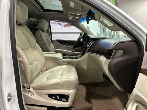 Used 2016 Cadillac Escalade Luxury AWD/4WD image 60