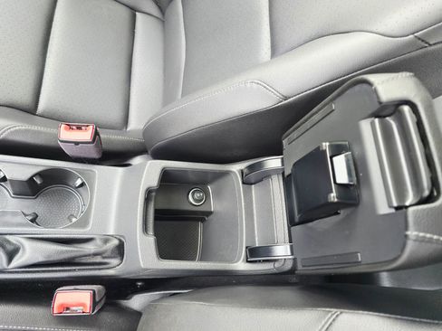 Used 2018 Volkswagen Golf SE image 21