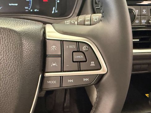 Used 2025 Toyota Grand Highlander AWD image 21