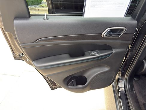 Used 2018 Jeep Grand Cherokee Laredo AWD/4WD image 14