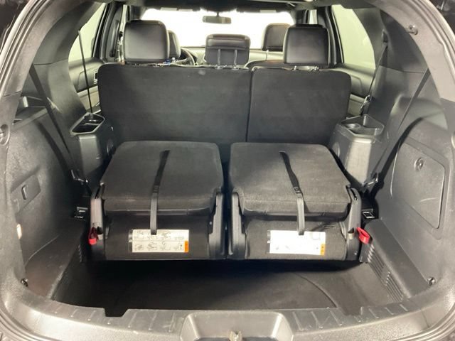 Used 2017 Ford Explorer XLT w/ Equipment Group 202A AWD/4WD image 26