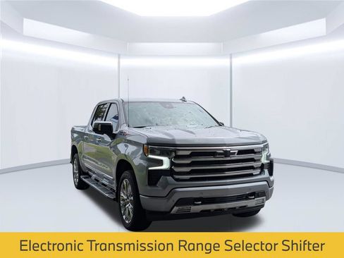 Used 2025 Chevrolet Silverado 1500 High Country w/ Technology Package AWD/4WD image 9