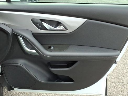 Used 2025 Chevrolet Blazer LT FWD image 14