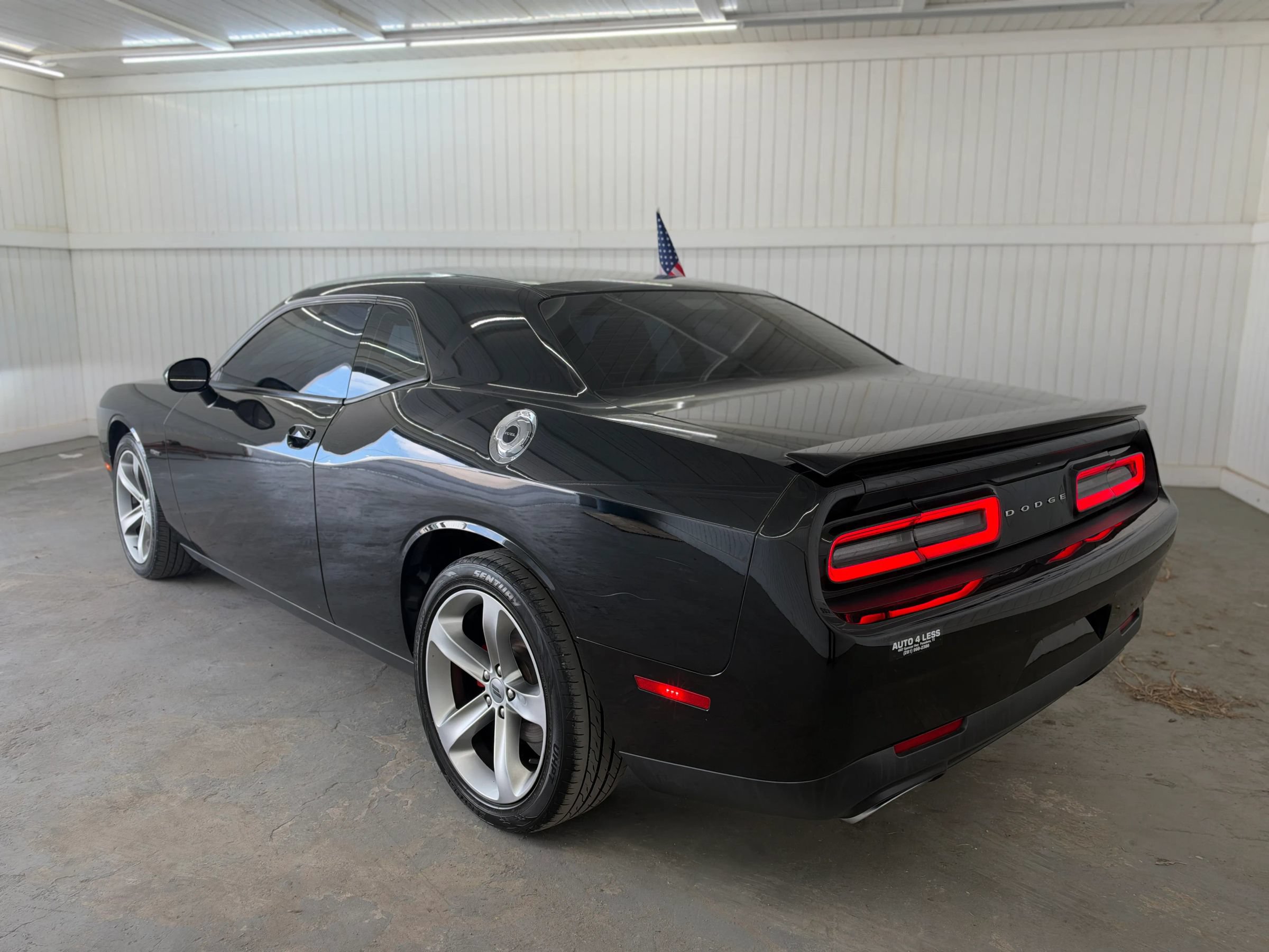 Used 2017 Dodge Challenger R/T RWD image 7