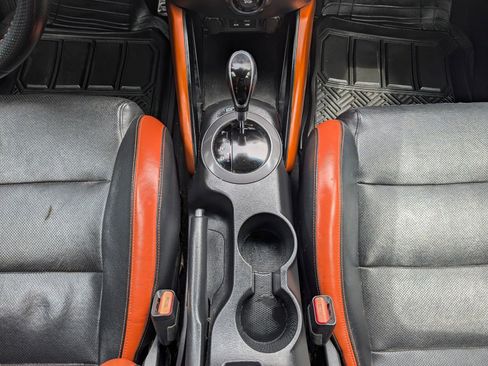 Used 2016 Hyundai Veloster Turbo FWD image 3