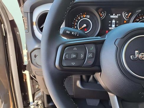 New 2025 Jeep Gladiator Sport image 14