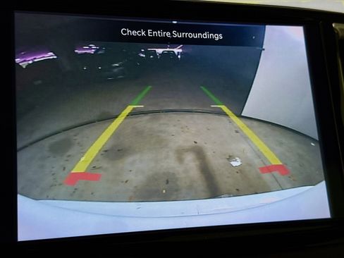 Used 2024 Chrysler Pacifica Touring-L image 14