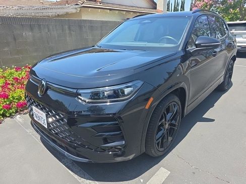 Certified 2025 Volkswagen Tiguan SE R-Line FWD image 1