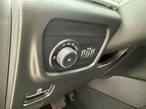 Used 2023 Jeep Grand Cherokee Limited w/ Luxury Tech Group II AWD/4WD image 36