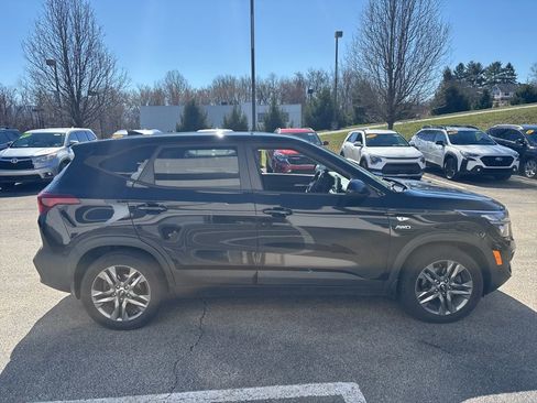 Used 2021 Kia Seltos LX image 8