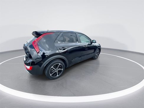 Used 2024 Kia Niro LX image 8