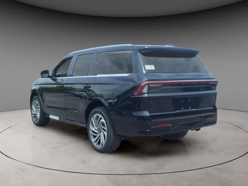 New 2026 Lincoln Navigator Reserve AWD/4WD image 3