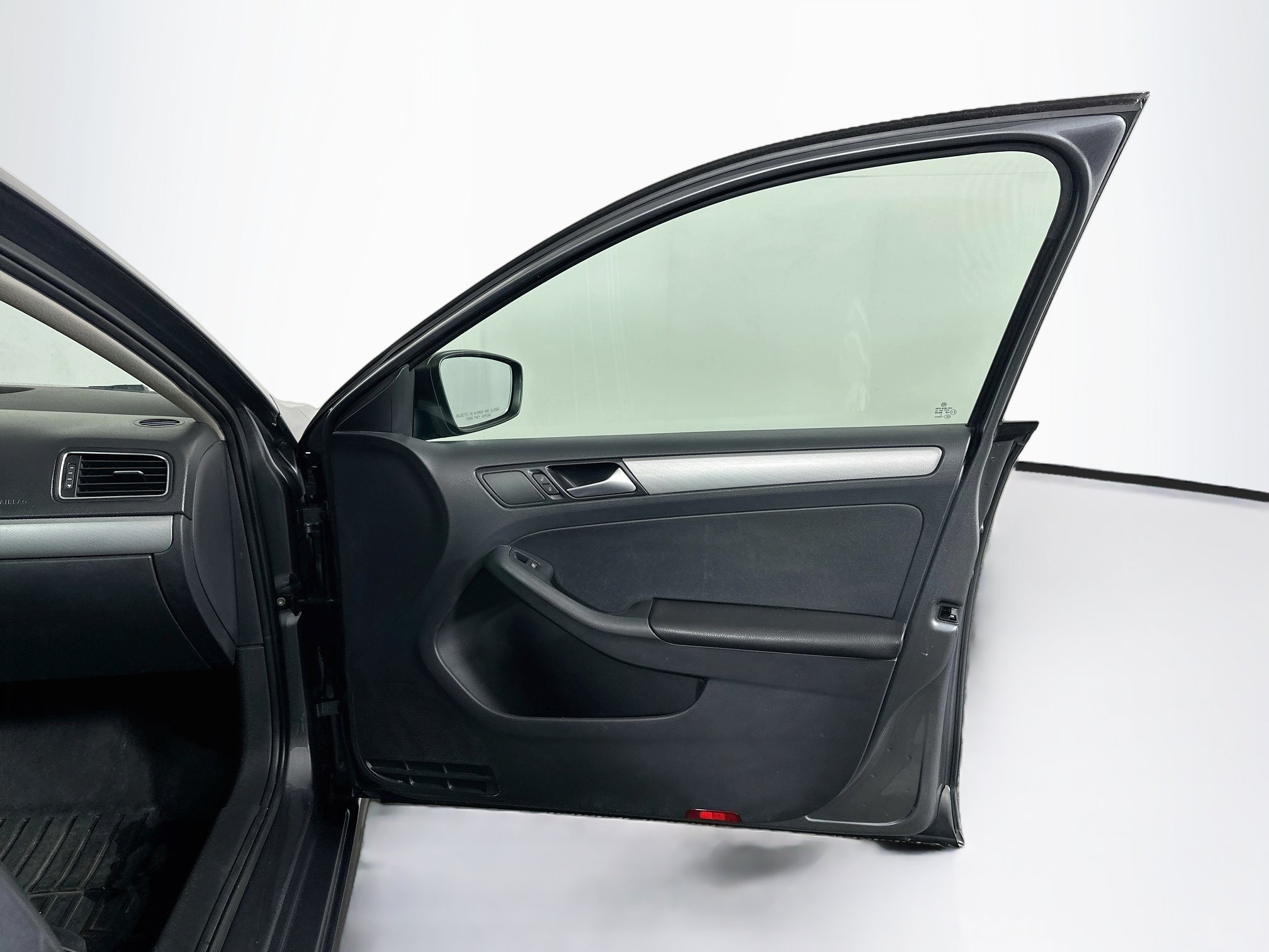 Used 2015 Volkswagen Jetta SE FWD image 29