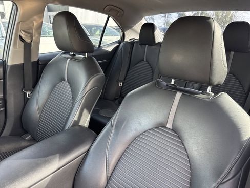 Used 2018 Toyota Camry SE w/ Convenience Package image 21