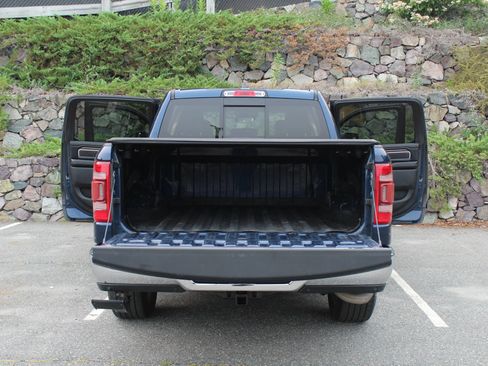 Used 2019 RAM 1500 Laramie AWD/4WD image 10