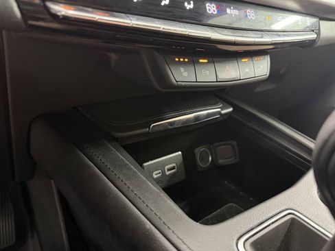 Used 2024 Cadillac XT4 Luxury w/ Cold Weather Package FWD image 20
