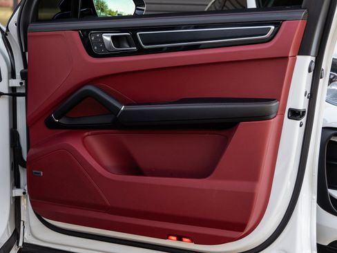 Used 2022 Porsche Cayenne GTS image 43