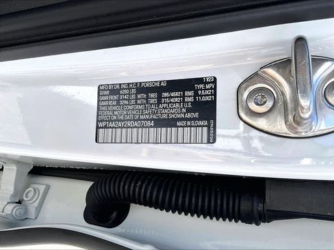 Used 2024 Porsche Cayenne AWD/4WD image 36