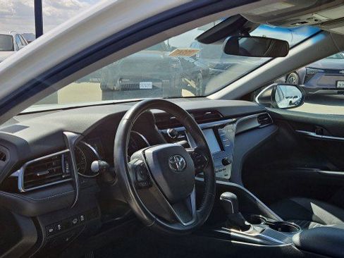 Used 2020 Toyota Camry SE FWD image 10